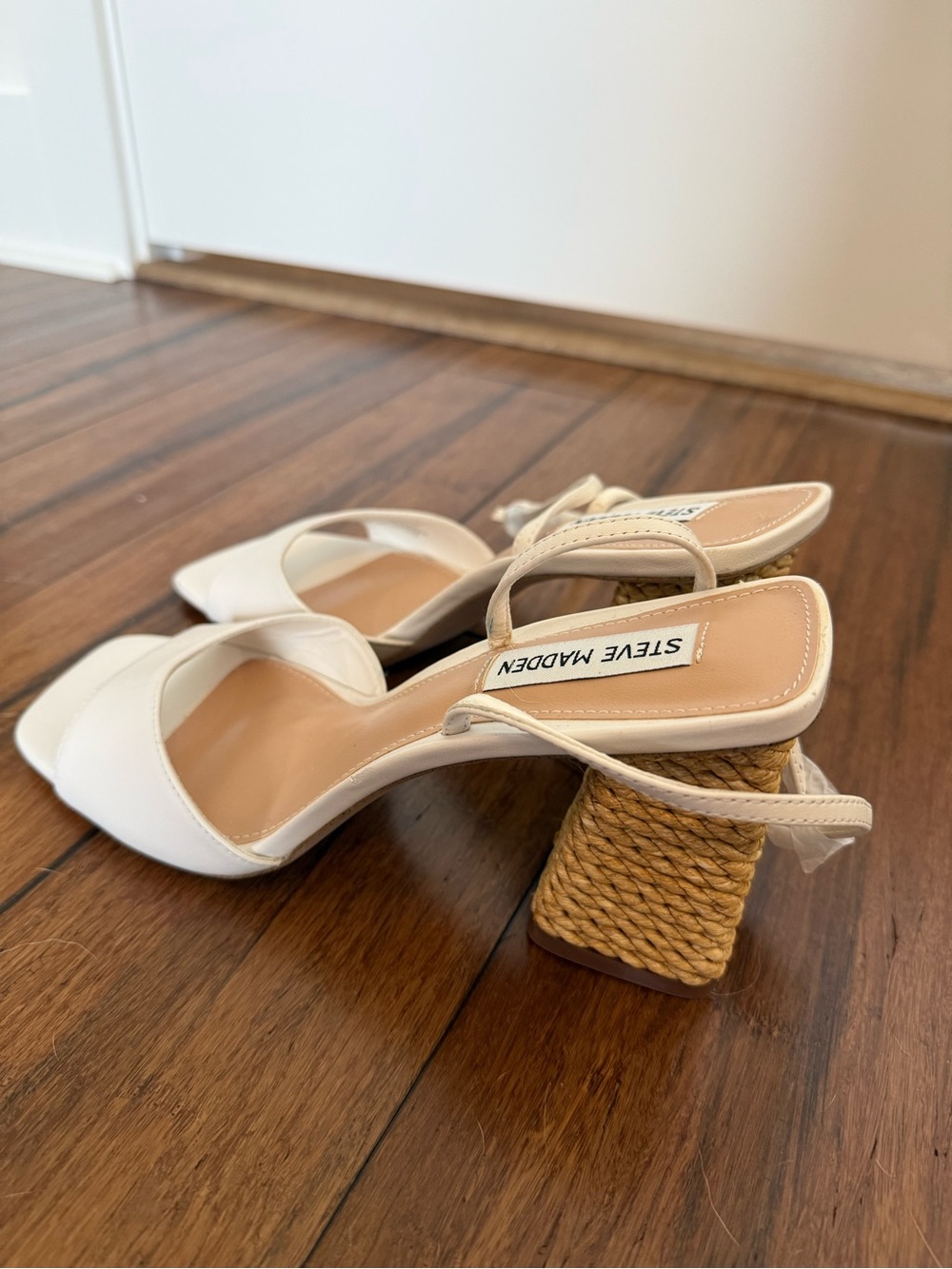 STEVE MADDEN
ROZLYN SANDAL WHITE LEATHER size 10 - Picture 9 of 14